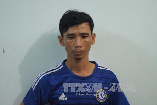 Di lý đối tượng 'múa' dao bầu giết người trong quán nhậu